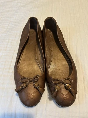 Zapatos planos de ballet Gucci GG de cuero marrón con monograma, talla 38 EE. UU. 7,5 Foto 1 de 4