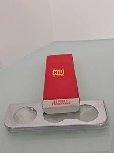 NOS Symbol Of Excellence Stewart Warner Model: 811653D Gauge Panel Frame Chrome - Foto 1 di 10