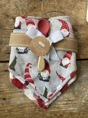 Nuevo con etiqueta - Juego de 2 baberos de muselina y cuchara de silicona Mud Pie Holiday Foto 1 de 4