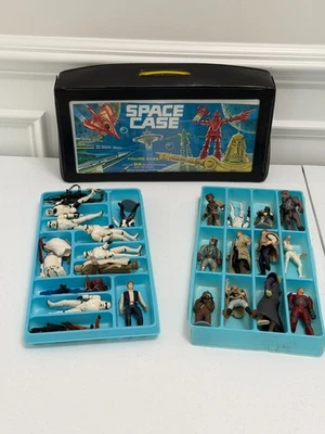 LOTE DE FIGURAS DE ACCIÓN VINTAGE DE STAR WARS AÑOS 90 - 22 FIGURAS, ARMAS Y ESTUCHE ESPACIAL Foto 1 de 4