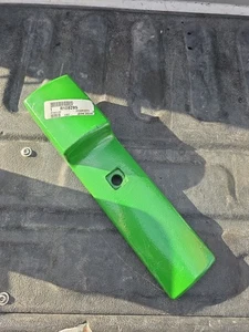 Deere Arm Pull Rub Block fits John Deere 8100 - 8200. R108285 - Picture 1 of 4