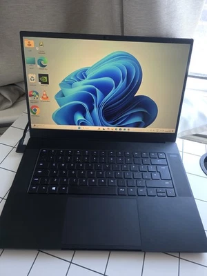Razer Blade 15 Advanced 2020 Intel i7 10th Gen RTX 2070 Max-Q, 2TB,32GB,300Hz - Image 1 of 4