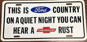 Vintage "This Is FORD Country On A Quiet Night You Can Hear A Chevy Rust" Kunststoffschild - Bild 1 von 5