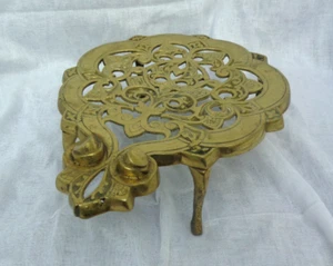 Vintage Brass Trivet- Beetle Shaped plant Pot Stand- Brass Kettle Stand - Picture 1 of 6