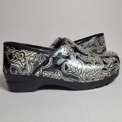 Zueco Danés Sanita Blanco y Negro Flor Confort Profesional Enfermera Euro 40 EE. UU. 9 Foto 1 de 4