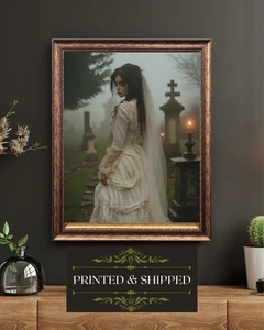 Gothic Friedhof Braut Gespenstisch Viktorianische Frau Nebel Friedhof Kunstdruck - Bild 1 von 5