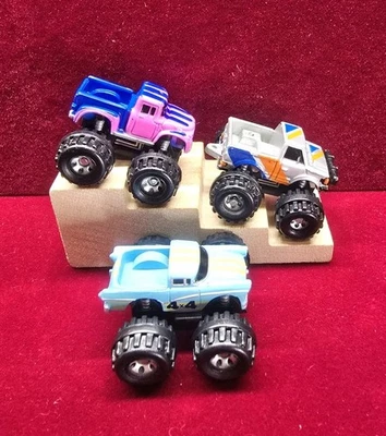 Lote de 3 Micro Máquinas Tuff Trax 1956 Ford '57 Ranchero, Datsun 4x4 de Colección Foto 1 de 4