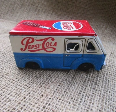 Camión de reparto Pepsi Cola de hojalata vintage hecho en Japón Foto 1 de 4