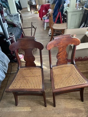 Antigua silla lateral baja con asiento de bastón victoriano americano de principios del siglo XX Foto 1 de 3