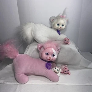Kitty Surprise 2017 bianco rosa peluche mamma gatti con 3 gattini neonati lotto 2 - Foto 1 di 19
