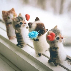 Hágalo usted mismo Aguja Artesanal Gatos Fieltro Lana Fieltro Material Kit Peluche para Principiantes Set F4 - Imagen 1 de 21