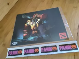 Autografo Dota 2 Earthshaker John Patrick Lowrie firmato 8x10 Beckett certificato di autenticità - Foto 1 di 2