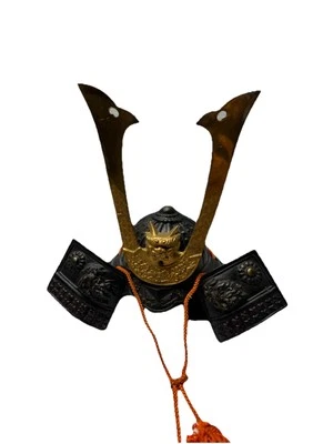León Hierro Fundido Kabuto, Casco Samurai, Yoshitsune Kabuto Exhibición Solo-Hecho en Japón Foto 1 de 4