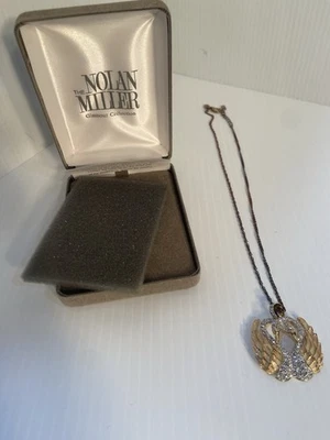 COLLAR NOLAN MILLER DORADO CON COLGANTE CISNE DE DIAMANTES DE IMITACIÓN DISEÑO ELITE Foto 1 de 4