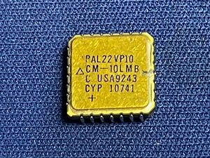 PAL22VP10CM-10LMB CYPRESS CM-10LMB GOLD PLCC SMT VINTAGE 92 MILSPEC COLLECTIBLE - Picture 1 of 2