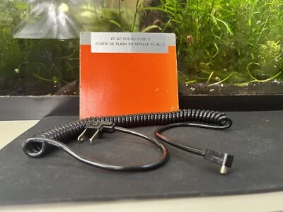 Vintage Paramount PC/AC Coiled Cord 6' camera flash cord - Image 1 of 4