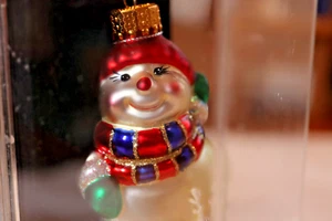 Pupazzo di neve in vetro artigianale tesori unici vintage ornamento natalizio - Foto 1 di 8