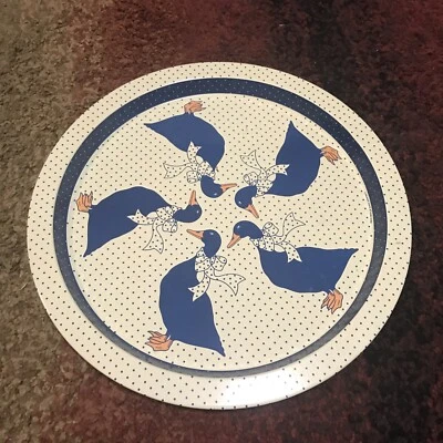 Bandeja de ganso VINTAGE branca com gansos azuis e bolinhas muito bom estado 13" - Imagem 1 de 2