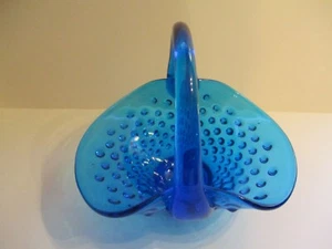 VINTAGE FENTON KOLONIALBLAUER NAGELKORB ~ APPLIZIERTER GRIFF ~ TOP ZUSTAND - Bild 1 von 7