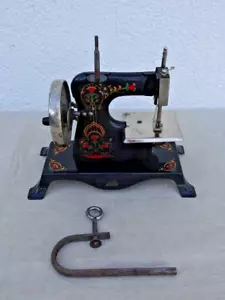 Alte Nähmaschine Kindernähmaschine Jugendstil - Bild 1 von 8