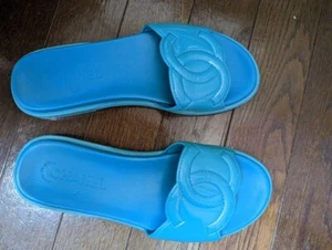 CHANEL Big COCO MARK sandali bassi mules décolleté scarpe donna EU 39 blu turchese - Foto 1 di 9
