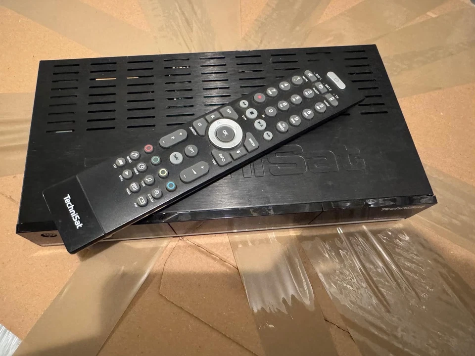 TechniSat DIGIT ISIO S2 HD Sat Receiver - Bild 1 von 4
