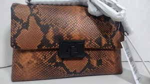 Bolso Bandolera Nicole Miller Marrón y Negro Aspecto Pitón Nuevo con Etiquetas Precio de venta sugerido por el fabricante $60 - Imagen 1 de 11