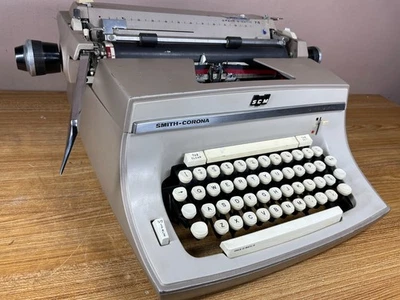 Serviced 1965 Smith-Corona Deluxe Space-O-Matic 75 Vintage Desktop Typewriter - Image 1 of 4