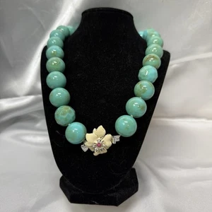 Große Faux Türkis Perlenkette Creme Emaille Blume Verschluss STELLA & DOT - Bild 1 von 8