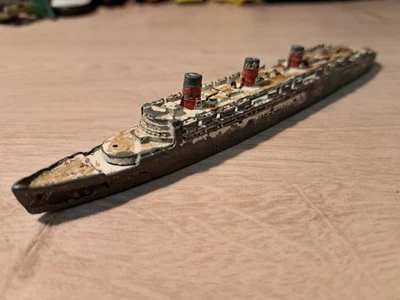 Dinky Toys Pre War No. 52/534 Cunard White Star 'Queen Mary' Diecast Ship Model - Image 1 of 4