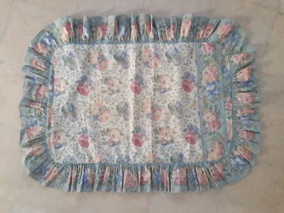 Sheridan frilled floral pillow case, in excellent condition - Image 1 of 2