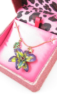 Collar Colgante Flor Selva Betsey Johnson NUEVO En Caja De Regalo Foto 1 de 4