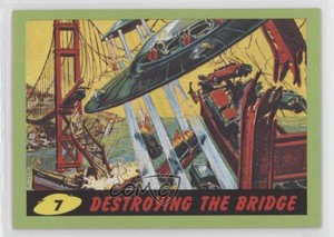 2012 Topps Heritage Mars Attacks! Green Destroying The Bridge #7 0u9k