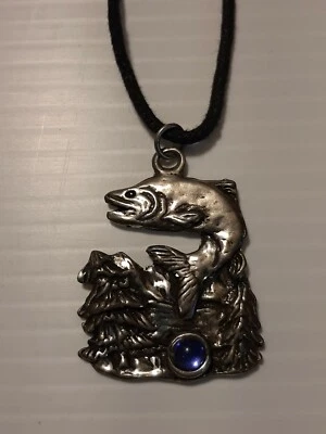 PECES BAJOS / PIEDRA AZUL Vintage Peltre Colgante Dije / 26" Collar Ajustable - Foto 1 de 3