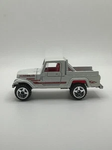 2009 Hot Wheels #123 Heat Fleet Series #7/10 Jeep Scrambler White Metalflake - Picture 1 of 7
