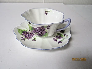 VINTAGE SHELLY TEETASSE UNTERTASSE BONE CHINA ENGLAND #13821 "VEILCHEN" LILA GRIFF - Bild 1 von 5