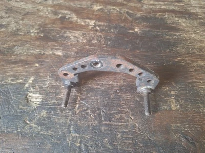 Soporte de montaje de pinza de freno delantero Suzuki GS 500 E Foto 1 de 4