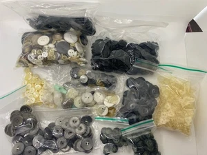 assorted mixed Button Job Lot 660 Grams Different Colours & Sizes - Picture 1 of 12