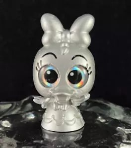 Disney Doorables - Daisy Duck - Silver - Disney 100 - Celebration of Wonder - Picture 1 of 4