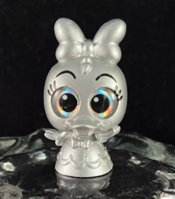 Disney Doorables - Daisy Duck - Silver - Disney 100 - Celebration of Wonder - Image 1 of 4