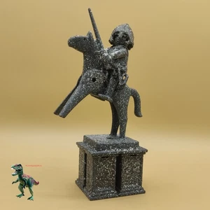 Playmobil Reiterstatue - CUSTOM - Mittelalterlicher Ritter zu Pferd - alter K... - Bild 1 von 5