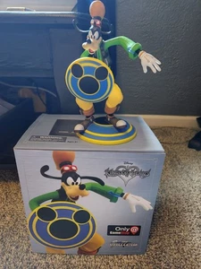 Disney Kingdom Hearts Gallery Gamestop Exclusive Goofy Statue Diamond Select. NM - Picture 1 of 5
