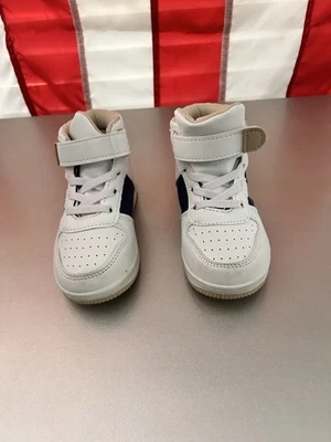 Zapatos para niños pequeños First Steps talla 6C usados en excelente estado marrón, azul y blanco Foto 1 de 4