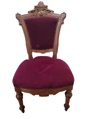 Silla de salón antigua victoriana de terciopelo púrpura/ciruela  Foto 1 de 4