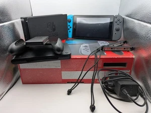 Nintendo Switch Konsole • Original Bundle mit Zubehörpaket• voll funktionsfähig - Bild 1 von 13