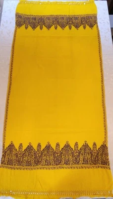 Mantón de lana amarillo guatemalteco bordado a mano vintage con detalle morado y rosa Foto 1 de 4