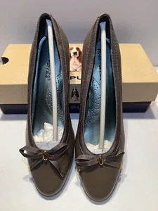 Hush Puppies Heels Pumps Taupe Size 7M NEW IN BOX - Picture 1 of 11