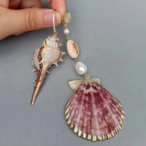 Aretes colgantes asimétricos de perlas de arroz blanco con concha de mar en espiral natural - Imagen 1 de 8