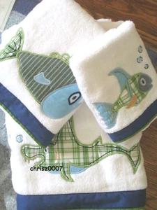 NEU Pottery Barn Kinder Hai Badeset ~ 8-teiliges Set ~ LETZTES ~ HAI ~ FISCH ~ BAD - Bild 1 von 10
