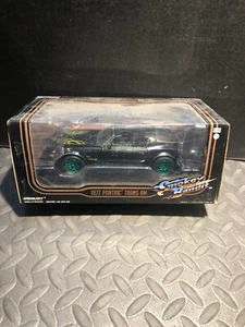 1/24 GREENLIGHT SMOKEY & THE BANDIT 1977 PONTIAC FIREBIRD GREEN TRIM CHASE CAR - Picture 1 of 11